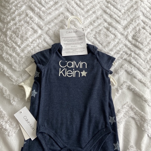 Calvin Klein 3 piece set 3- 6 months - Picture 3 of 6